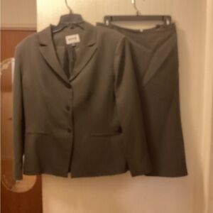 Green Jacket and Skirt Set SZ 18. $25.